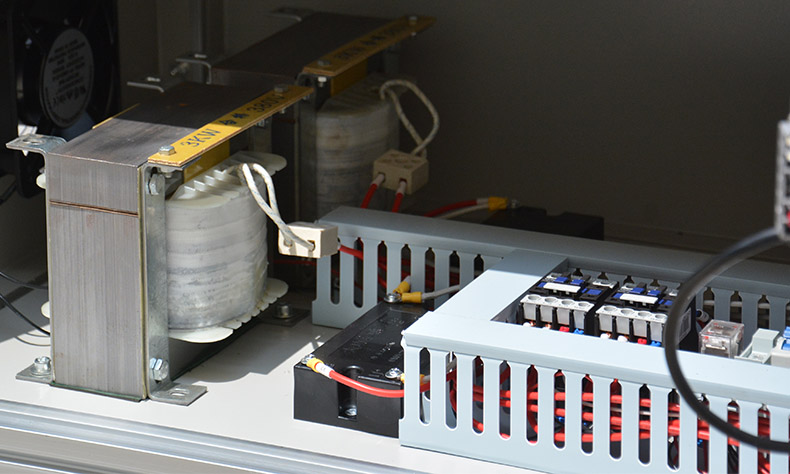 桌面式手機數(shù)據(jù)線粘接UV固化機.jpg 桌面式手機數(shù)據(jù)線粘接UV固化機.jpg